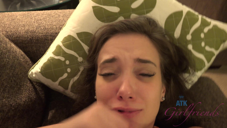 ATK Fans (Girlfriends): Sexy teen wird anal gepflügt und vollgespritzt