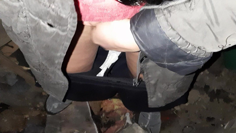 Lesbian-candys: On se masturbe dans une cabane pour que personne ne...