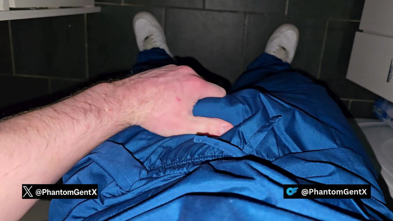 PhantomGentX: ドイツの医者がこっそりトイレに行き、秘密を漏らす
