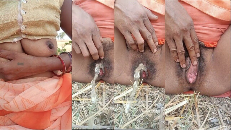 RadhaDevi: Village Bhabhi Outdoor Masturbacja