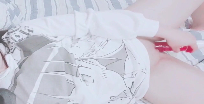 Hana Lily: Těsná malá kundička s robertkem