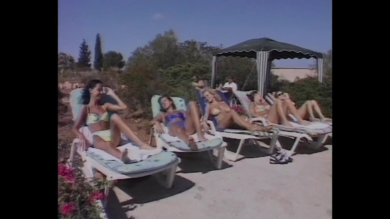 MMV and Eroticplanet Clips: A buceta gostosa está pronta para uma foda na praia