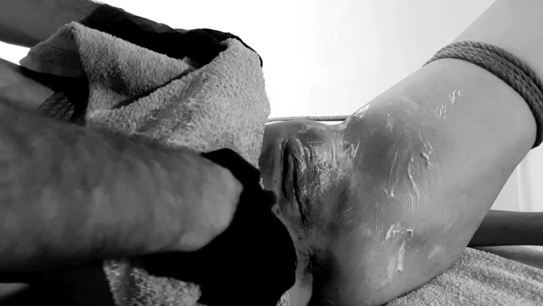 Bdsmlovers91: Kinktober Day 15 - 면도 꼬임: 그녀를 묶고, 보지를 면도하고, 시오후키: Bdsmlovers91