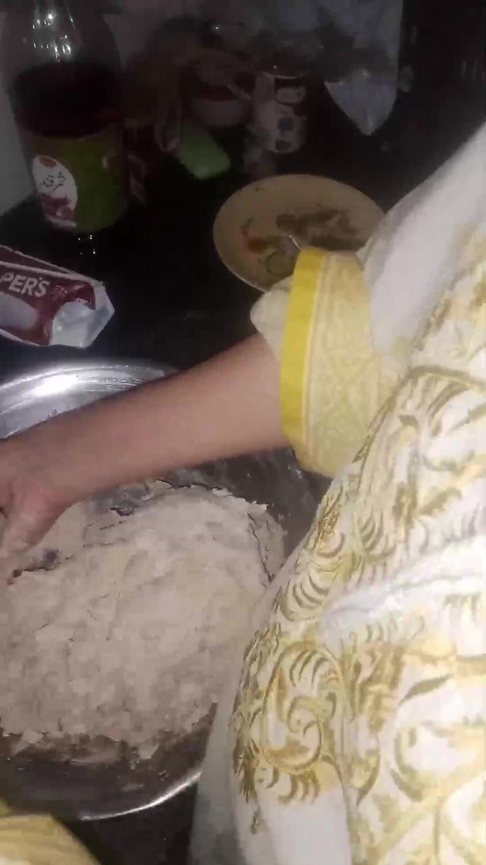 SHAKRATASNEEM: 집에서 남친과 섹스하는 핫한 배다른 여동생