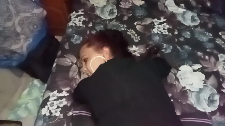 Creampie Shane: Ibu tiri terdesak tunggal mengongkek tuan rumah untuk membayar sewa
