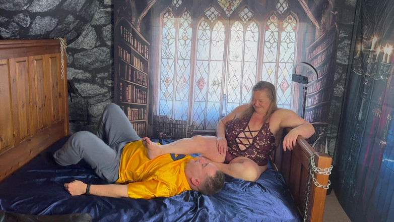 Aaexperiencesltd: Teil 2:- Domina satana &amp; Eddie werden beim facesitting bestraft.