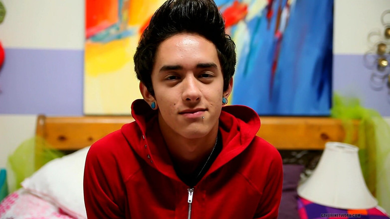 Lollipop Twinks: Artsy twink viene intervistato