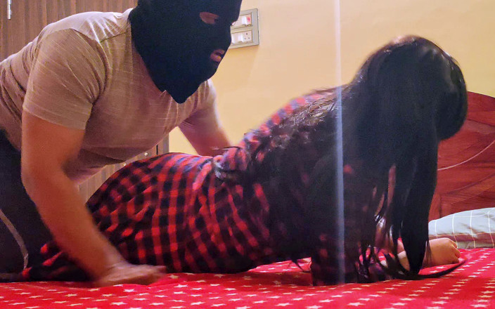 Hope Love: Empregada gostosa fodida por homem mascarado que estava escondido em...