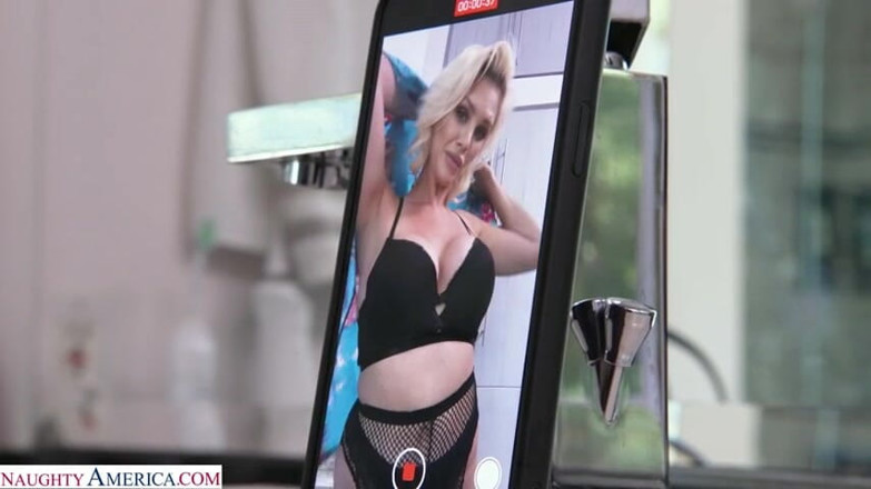 Naughty America: Charli phoenix hat eine freundin ihres ehemanns, um sich um...