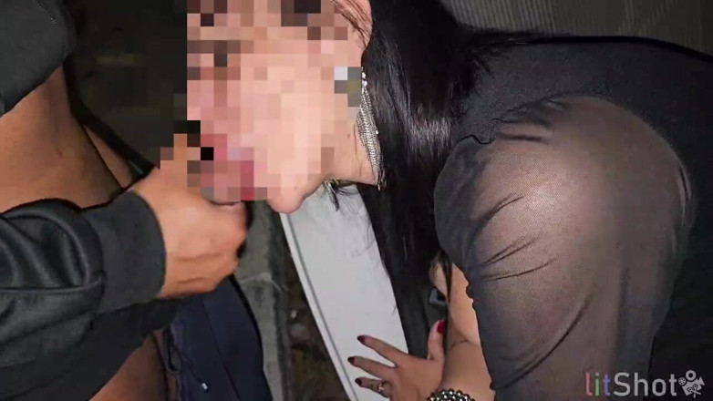 Casalplusliberal: La moglie birichina va nella casa degli scambisti e succhia...