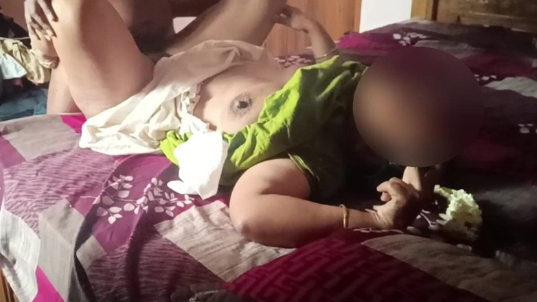 Black & white desicat: Suri rumah India seksi dalam seks buah dada besar berpayudara...