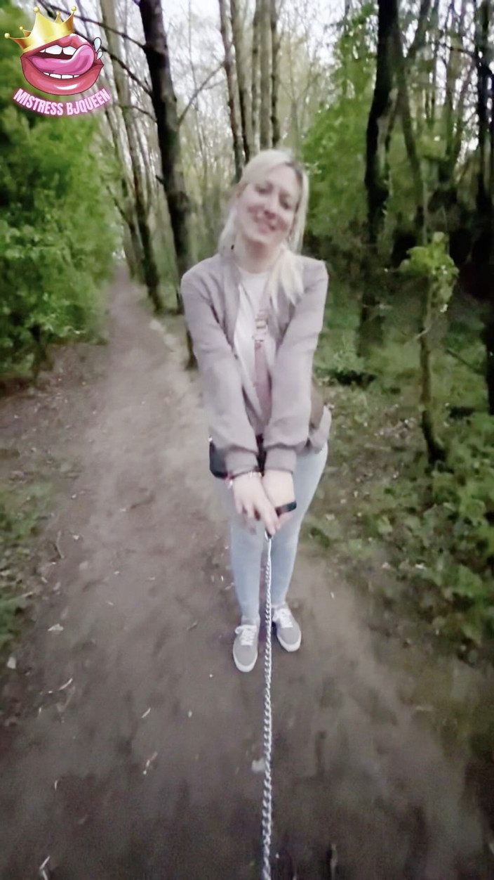 Mistress_BJQueen: Promenade de chasteté humiliante en laisse attachée à sa bite verrouillée