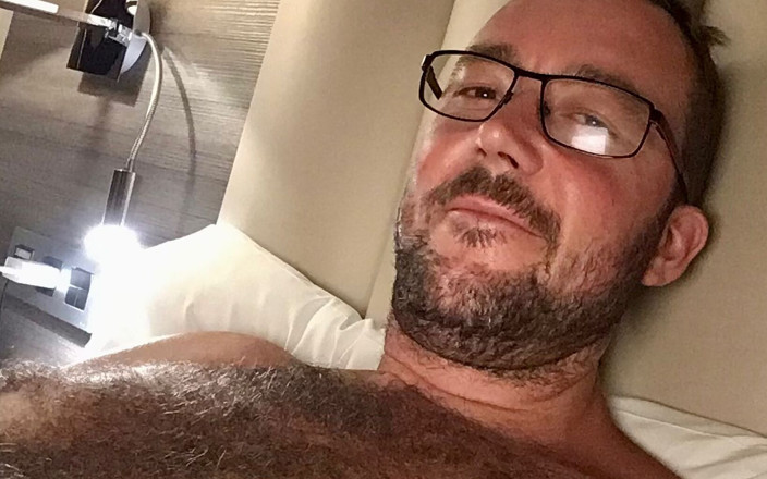Mozzbear: Papa neukt me goed en ik zuig hem totdat hij...