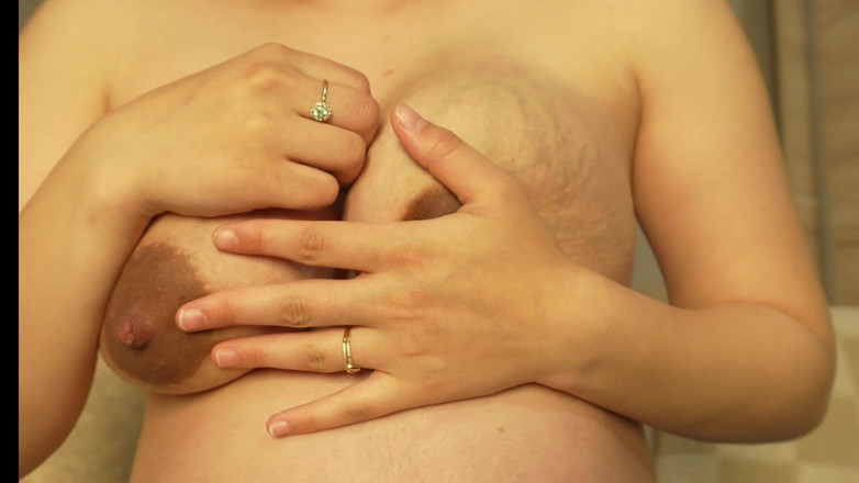 AmayaMori: Madrastra de giganta ordena a los pequeños hombres en línea...