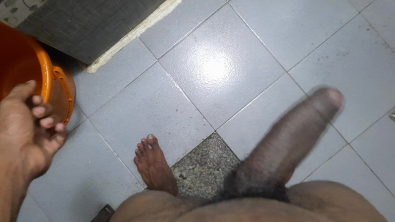 Wheyincognito: Ragazzo arrapato nella doccia del bagno