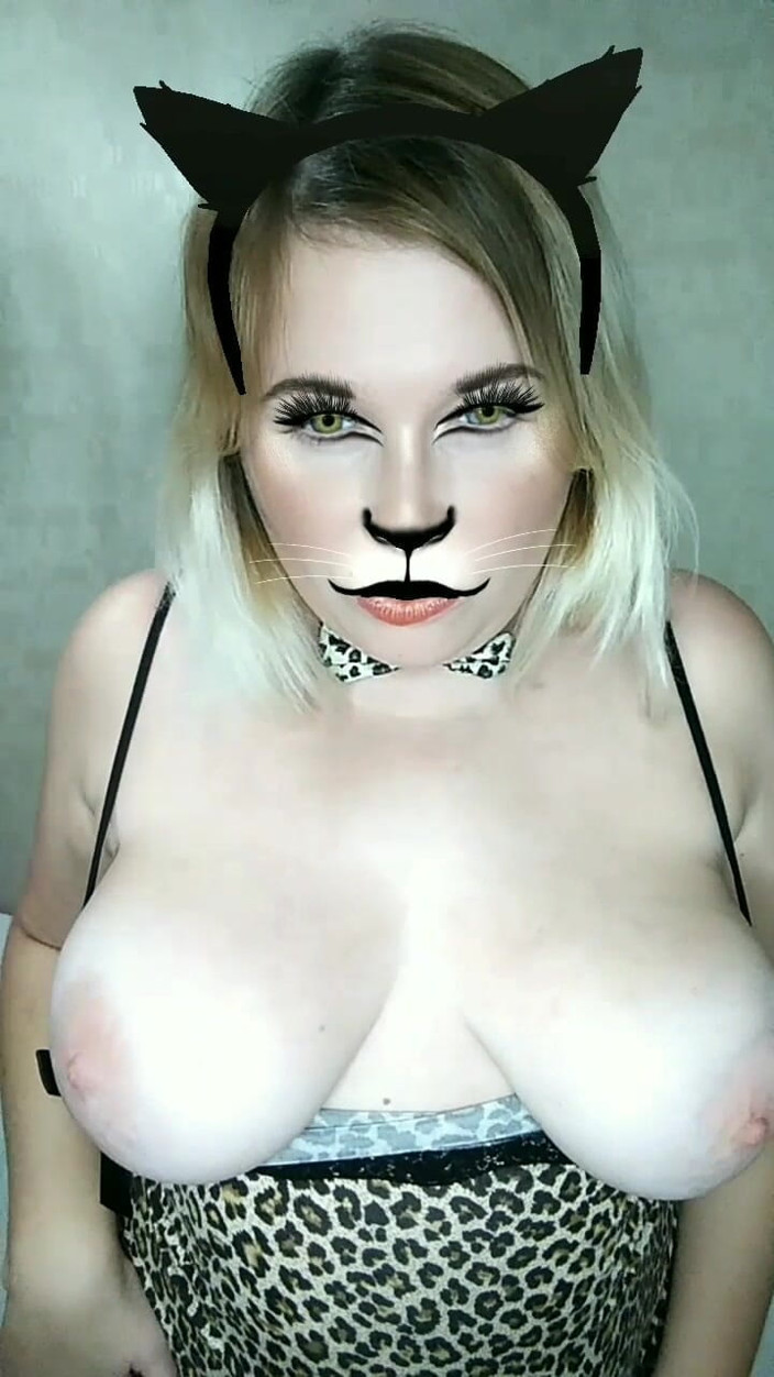 Whitekitten: Kedi Kostümü Giymiş Tombul Orta Yaşlı Seksi Kadın Büyük Memeler