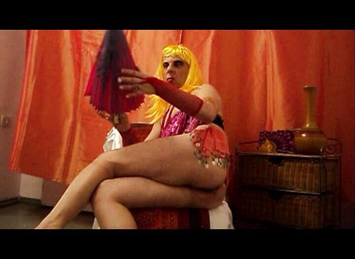 Dildo Man and Cross Hard Sex: Sehr bekleidet in orientalisch zeige ich meinen wunderbaren arsch OHNE...