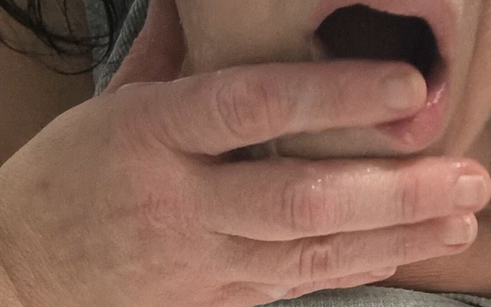 HerculesnVENUS: Dios mío, vino en mi boca goteando por mi barbilla