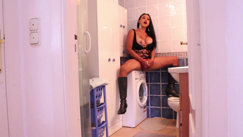 Shemale porn studio: Pretty Asian ladyboy does a sexy dance before peeing in...