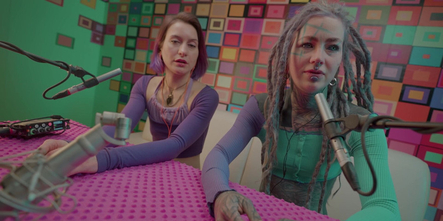 Miss Flora: Première asmr avec Anuskatzzz