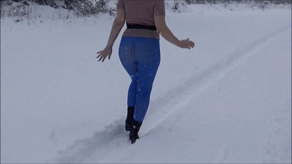 RedRoseRus: No skirt in blue pantyhose
