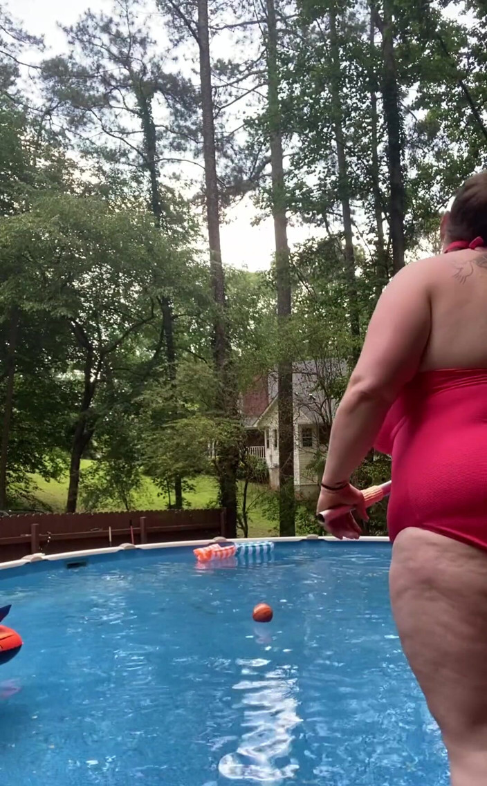 420bettyboobs: Estive passando muito tempo na piscina se você estava se...