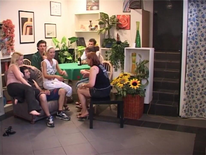 XTime Vod: Petrecere de acasă cu futai lingând pizda păroasă