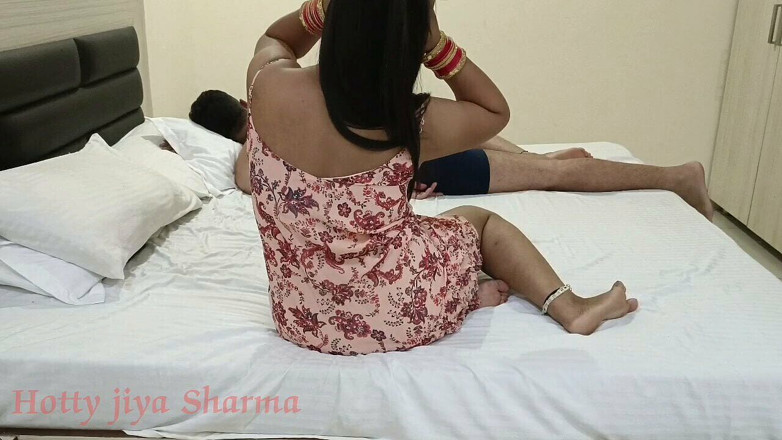 Hotty Jiya Sharmaa: インドのステップママ積によるステップ息子と汚い話ながらパパは家から出ていた
