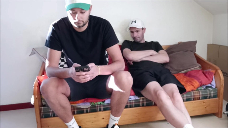 Justin hoodwar: Bị bạn của anh ấy đụ - Justin và Call Robin