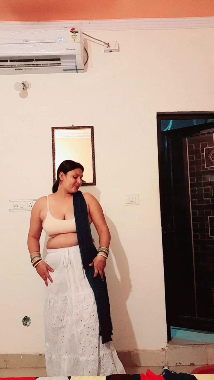 Puja555: Vợ Ấn Độ Puja Bhabhi khiêu vũ