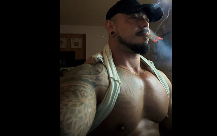 Reds and Muscles: Doppelte reds! Große brust, harte nippel! Schwanzpumpen! Irgendetwas anderes?