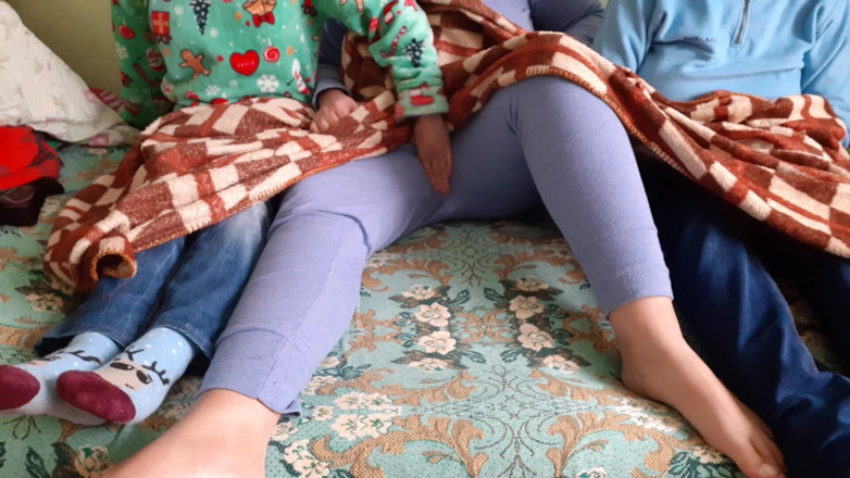 Lesbian-illusion: Nevlastní sestra mé přítelkyně mě vyhoní, zatímco jsme tři z...