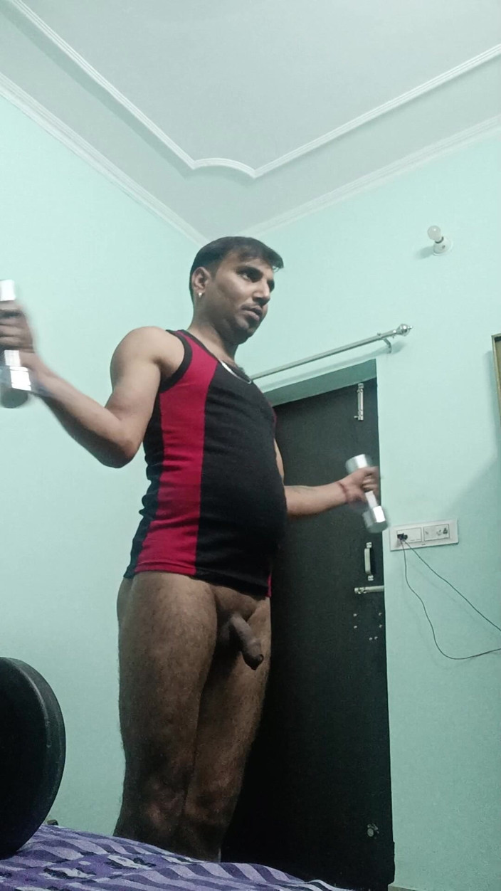 Rajasthani-old-lover: Indický desi muž si užívá nahé cvičení a mistrovskou show...