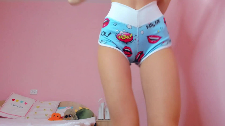 Skinny_lady69: Cameltoe cambia de pantalones cortos