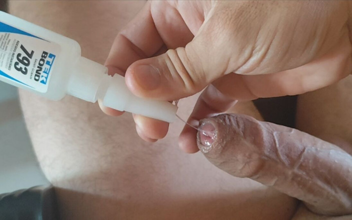 DaddyDoted: Pula sexy umplută cu adeziv crește erecția