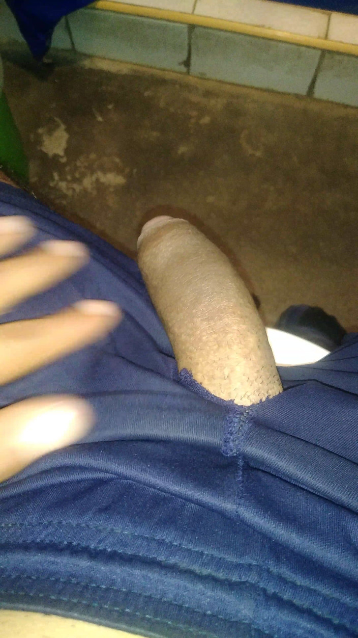 AlexAlejandro13: Чоловік, який занадто соромиться, торкається себе без страху