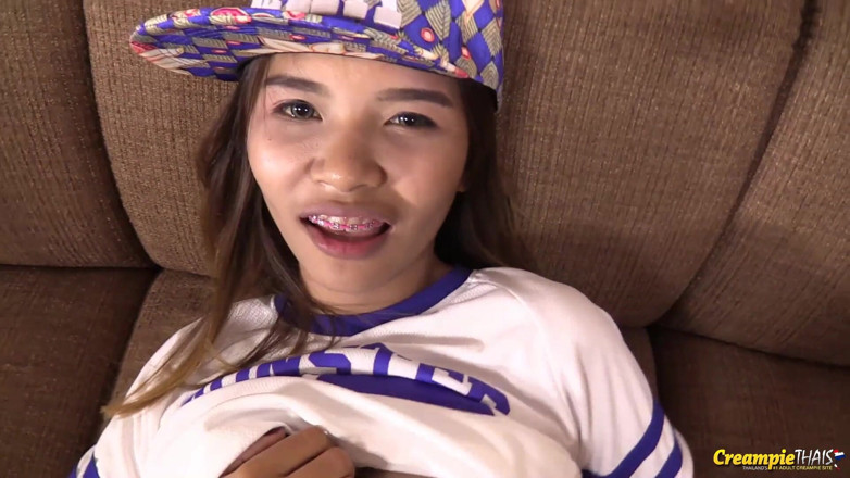 Creampie Thais: Video seks creampie kali pertama Kittikorn berusia 18 tahun