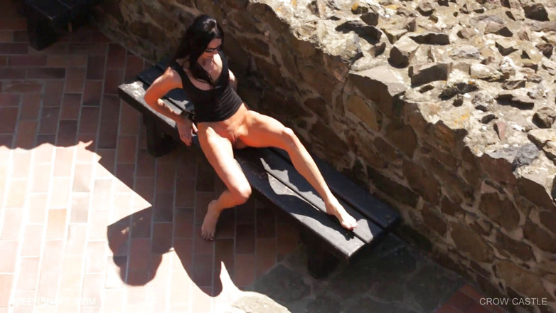 Queen Snake: La ragazza con il culo frustato in un video erotico...