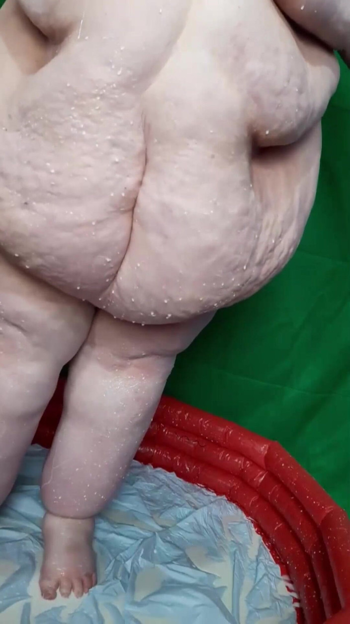 SSBBWLadyBrads: Milchige weiße göttin mit milch