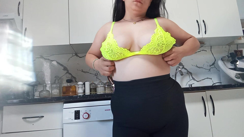 fartingclub01: Leggings, reggiseno e scoregge frizzante