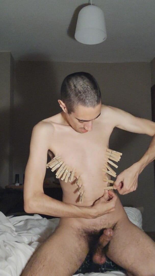 Slave Sparrow: Melancap dengan Clothespins