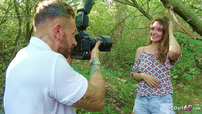 Full porn collection: Татуированная мужик трахается на первой встрече с Tinder на свидании с Laura на улице