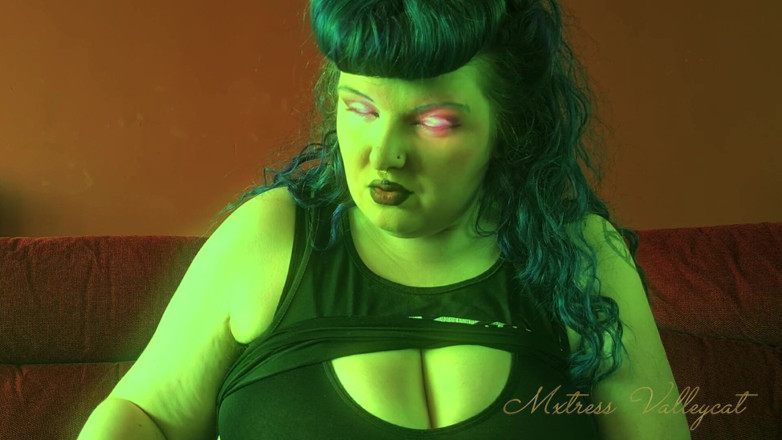 Mxtress Valleycat: Pro sondoval Little Green je