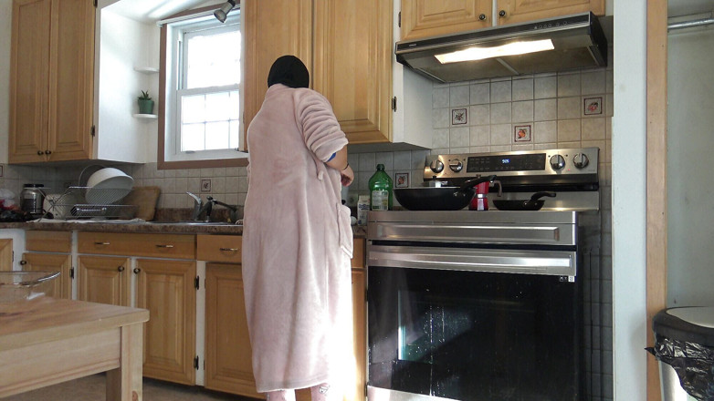 Souzan Halabi: Vidéo maison d’une femme arabe en levrette dans la cuisine