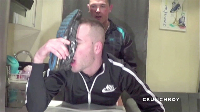 Raw French Bad boys: Jordan geneukt door Greg met sportschoenen