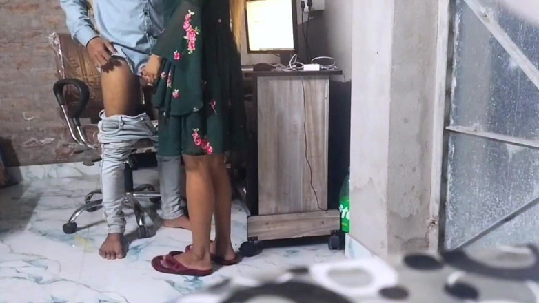 Fantacycutting: Nhân viên gợi cảm đã có một video sex tuyệt vời...