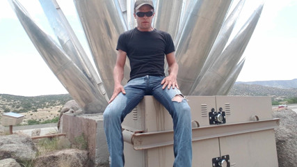 Lapetus: Pissing my jeans on a public sculpture