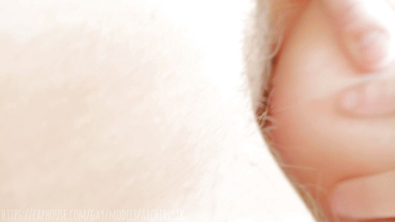ArchiRusik: Des jumelles coquines se font baiser par tous les trous...