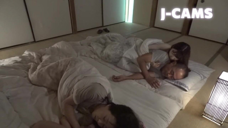 J-Cams: Suocero, Stai guardando troppo le Mie mutandine! - C