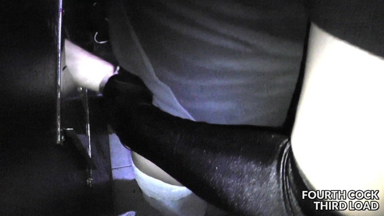 Tranny 4 cock: Chupando 6 pollas en el gloryhole
